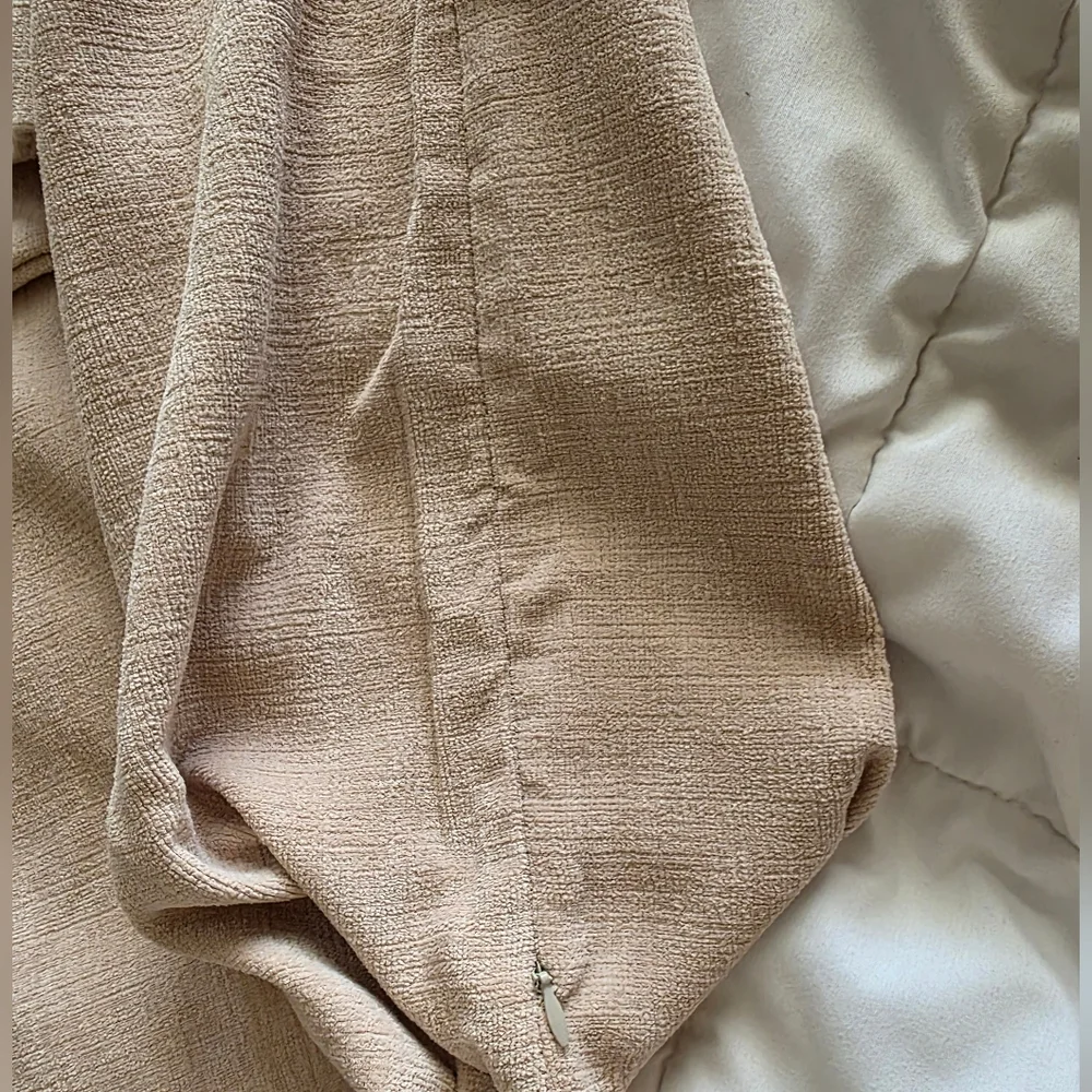 * NEW. Set of‎ Two Beige Throw Pillows 20x20
